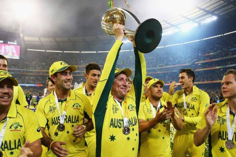 Brad Haddin lifts 2015 World Cup