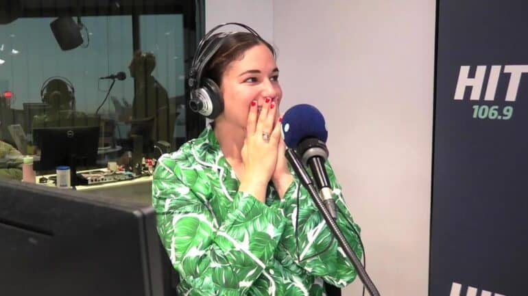 Jess gasping in green pyjamas in radio studio.